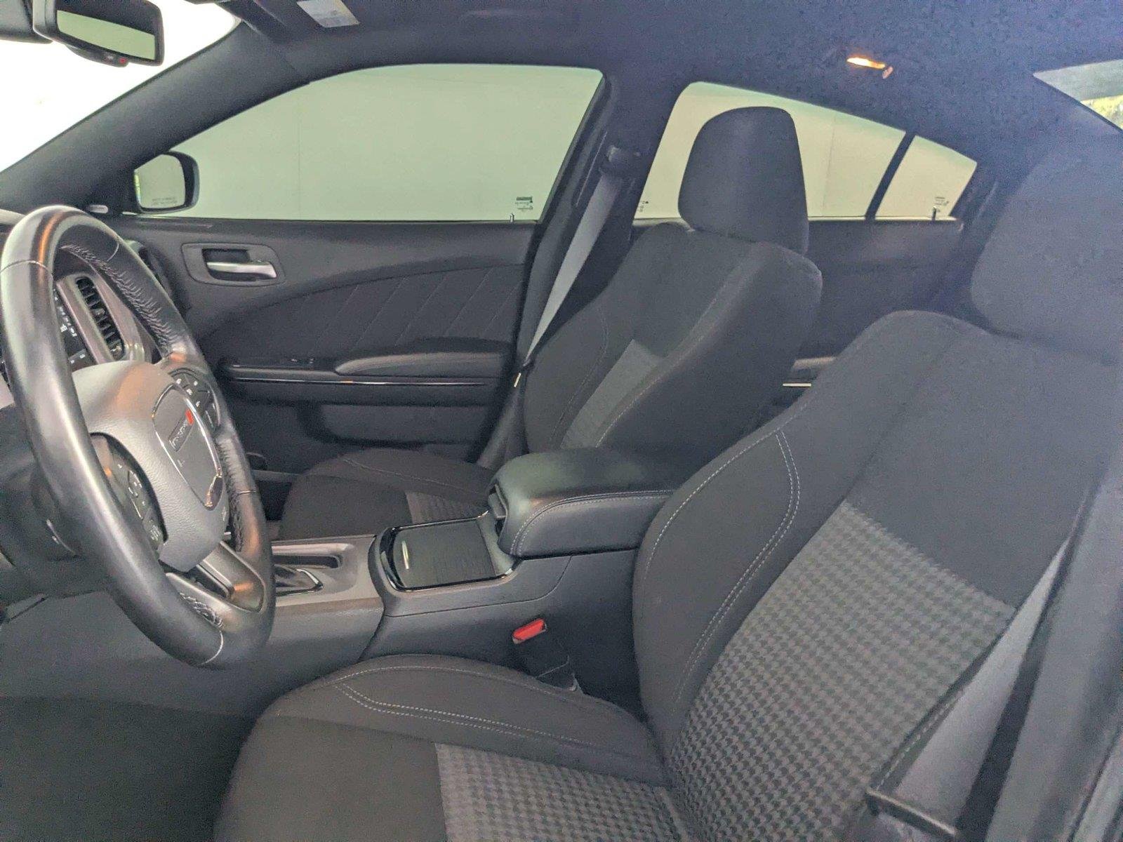Used 2023 Pitch Black Clearcoat Dodge SXT image 10