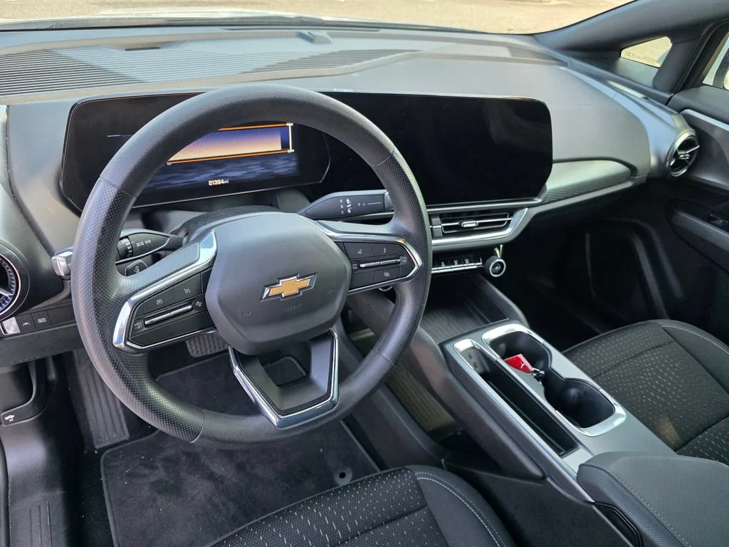 Used 2025 Summit White Chevrolet LT image 15