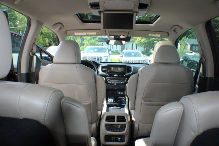 Used 2020 Red Honda AWD Touring 7 Passenger image 13