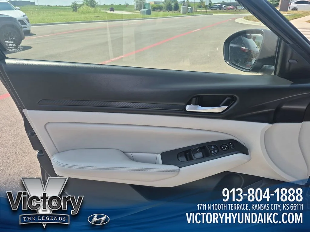 Used 2025 Black Nissan 2.5 SV image 10