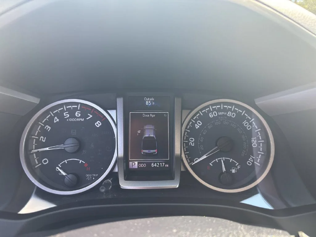 Used 2021 White Toyota SR5 image 17