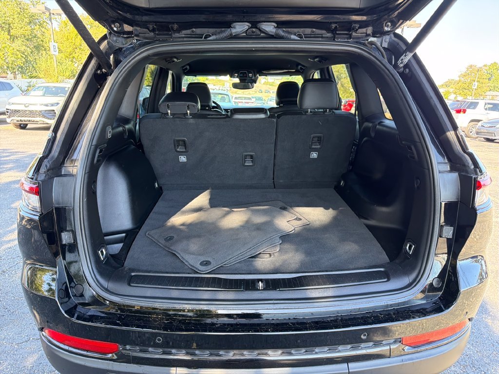 Used 2024 Black Jeep Altitude image 27