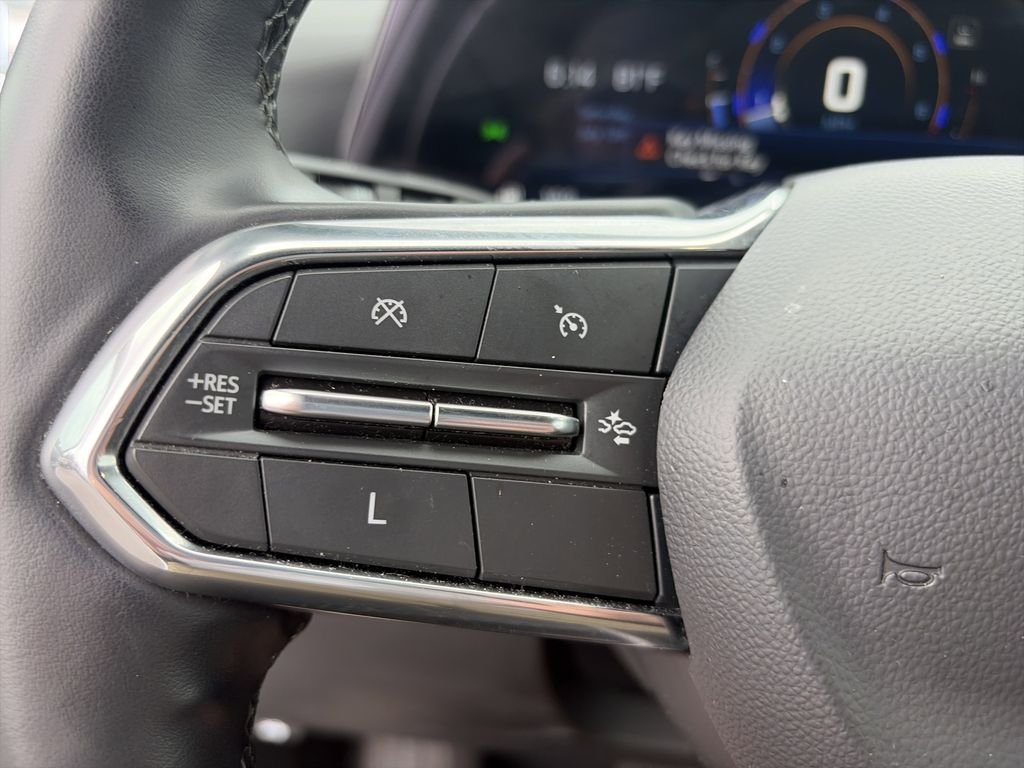 Used 2025 White Chevrolet LT image 21