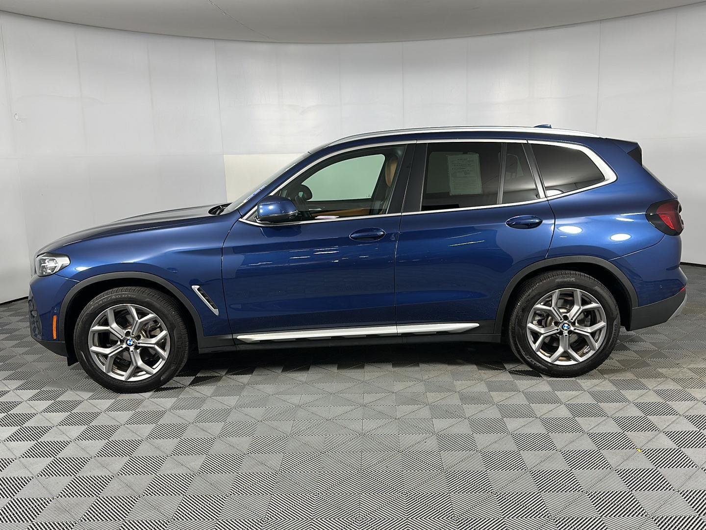 Used 2023 Phytonic Blue Metallic BMW xDrive30i image 5