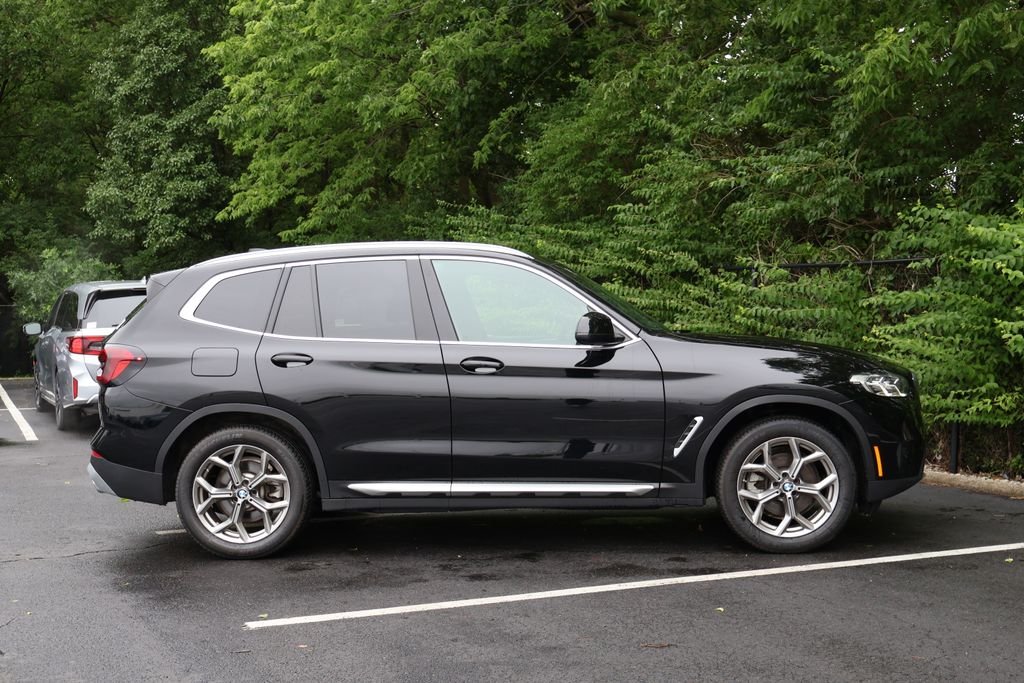 Used 2024  BMW xDrive30i image 10