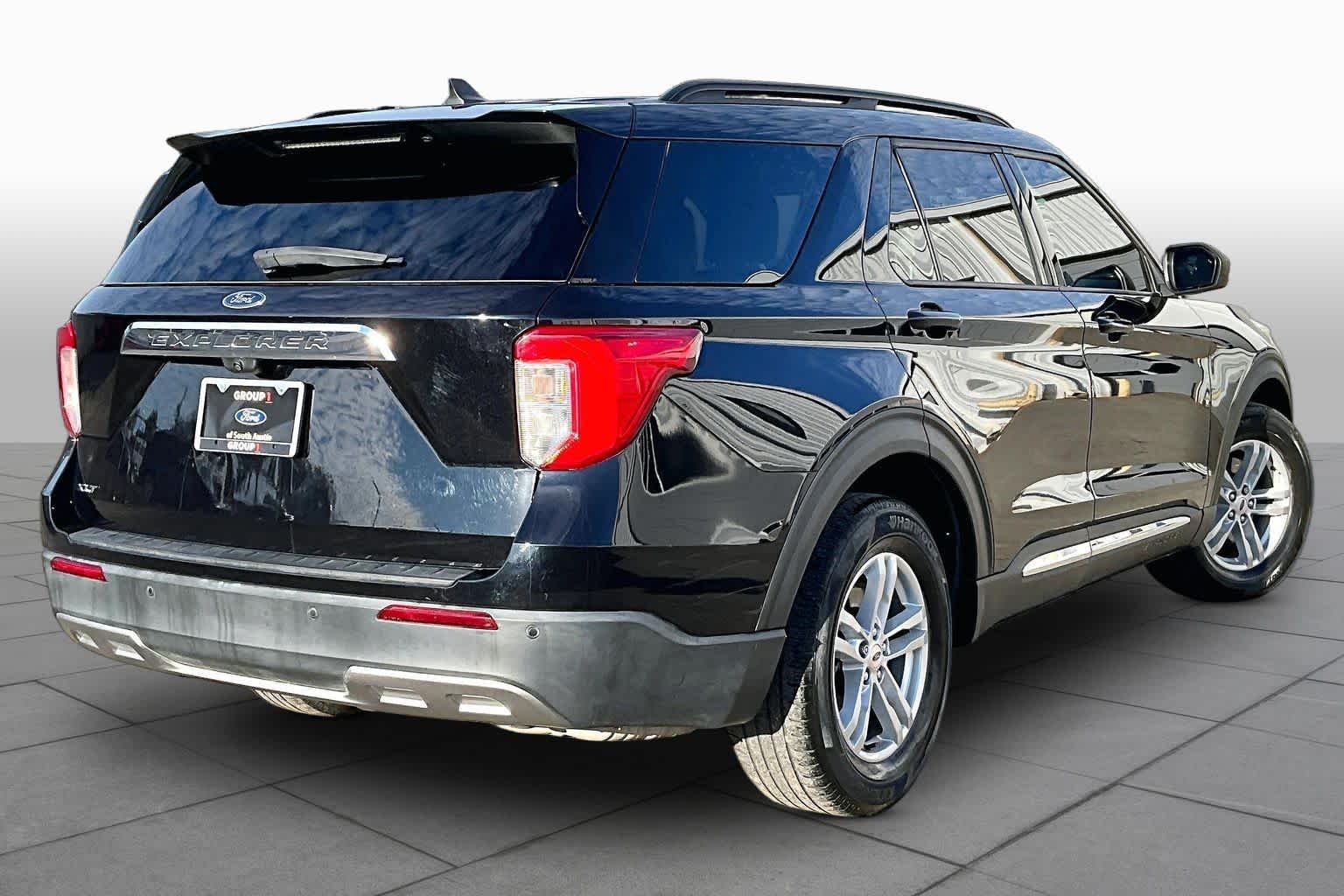 Used 2023 Agate Black Metallic Ford XLT image 16