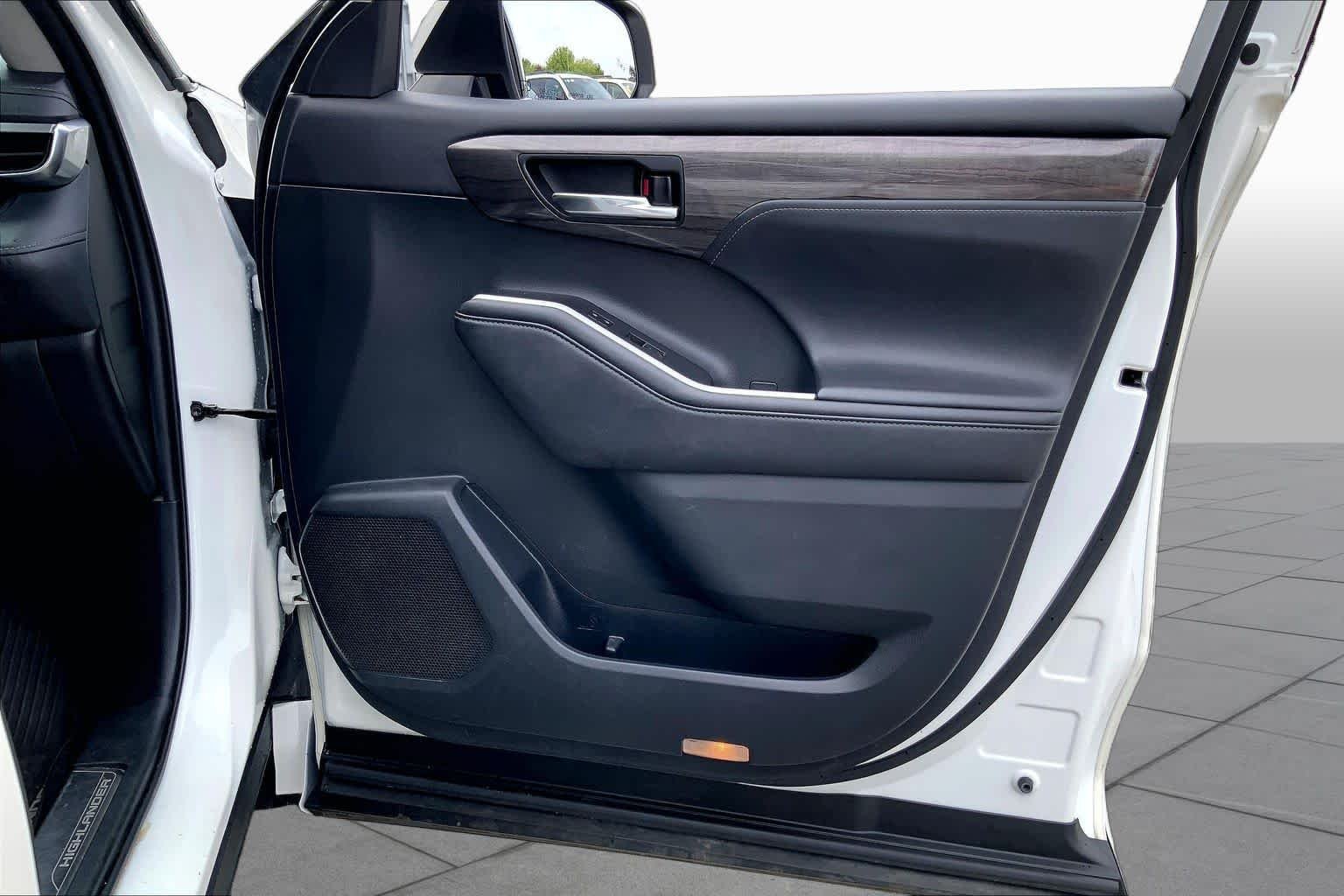 Used 2021 Blizzard Pearl Toyota Hybrid Platinum image 23