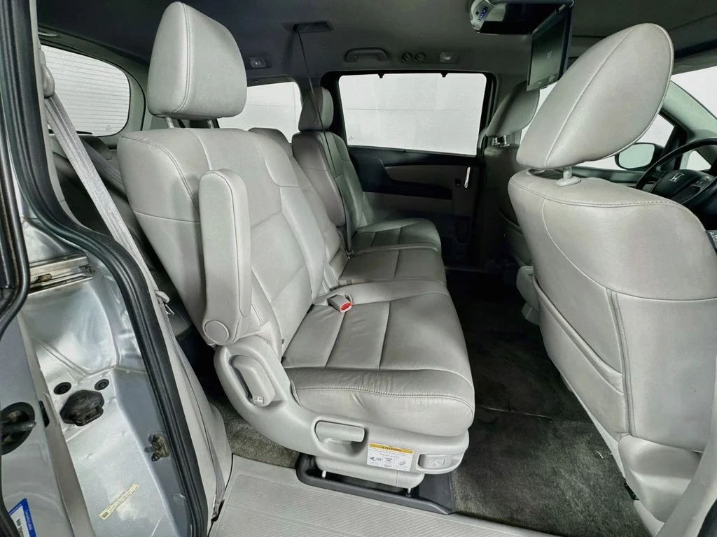 Used 2014 Silver Honda EX-L image 38