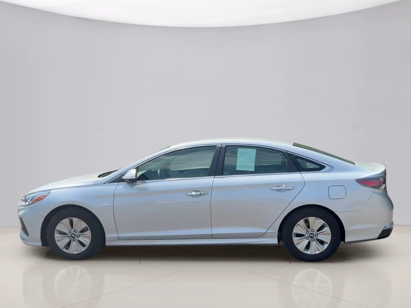 Used 2018 Silver Hyundai  image 2