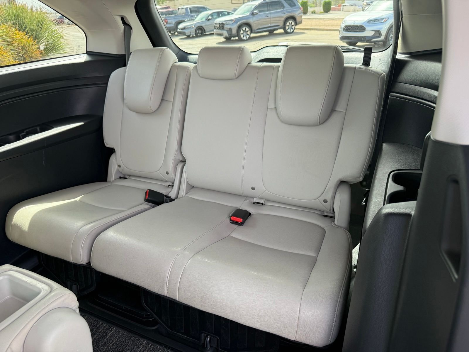 Used 2025 Solar Silver Metallic Honda EX-L image 40