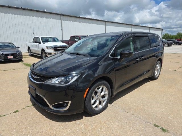 Used 2019 Brilliant Black Crystal Pearlcoat Chrysler Touring Plus image 3