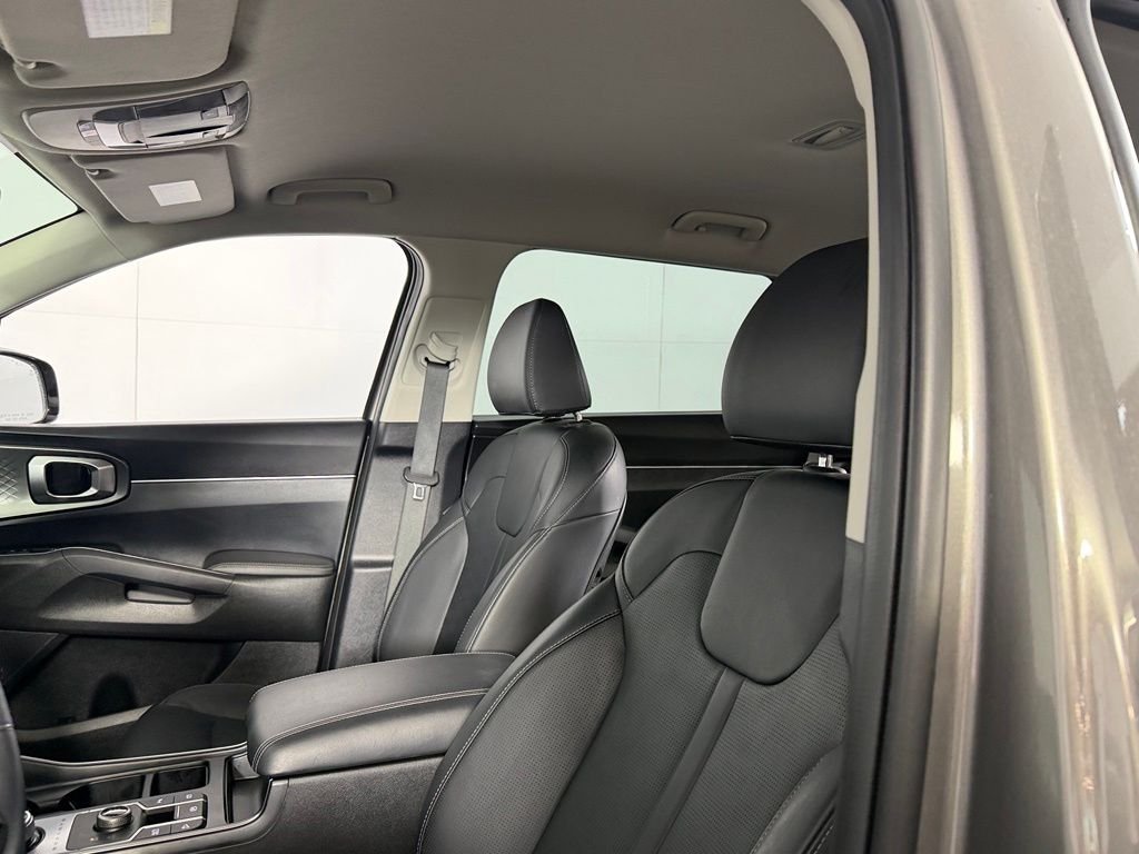 Used 2025 Beige Kia EX image 21