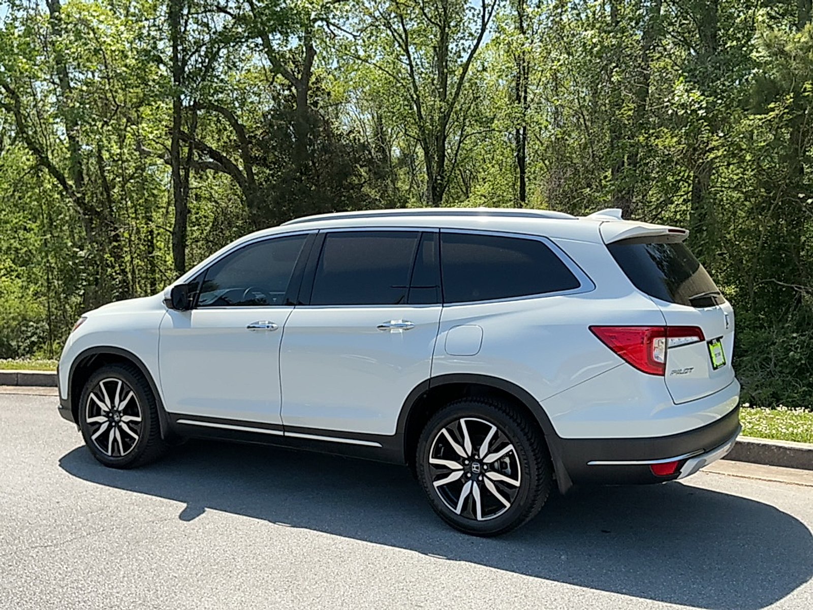 Used 2022 Platinum White Pearl Honda 2WD Touring 7 Passenger image 3