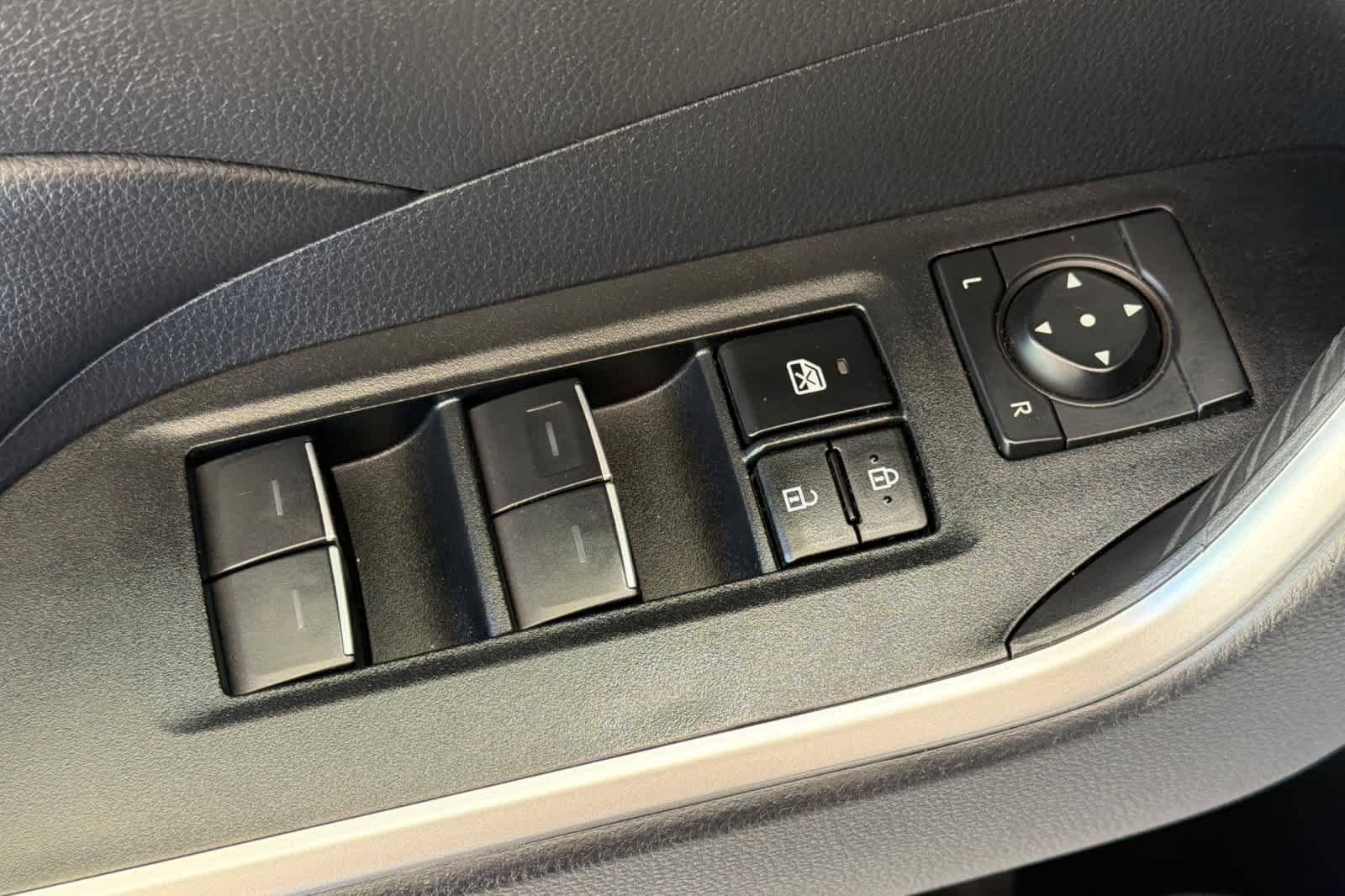Used 2024 Ice Cap Toyota Hybrid XLE image 13