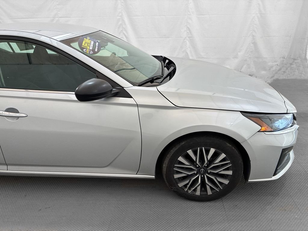 Used 2024 Silver Nissan 2.5 SV image 9