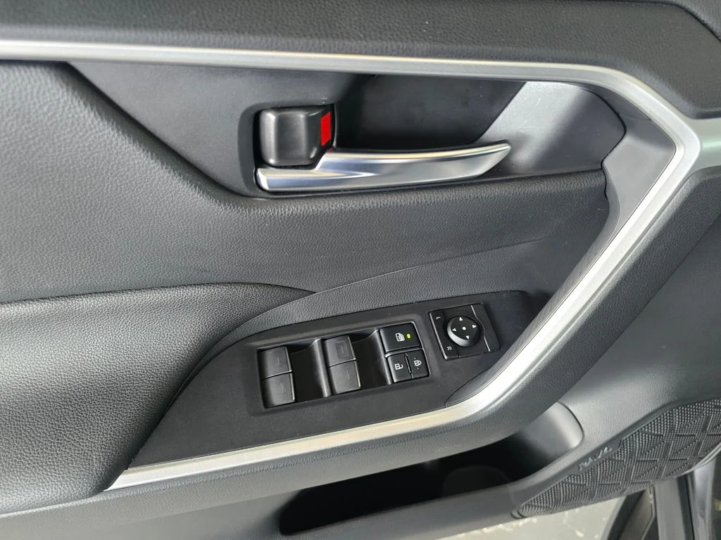Used 2025 Gray Toyota SE image 27