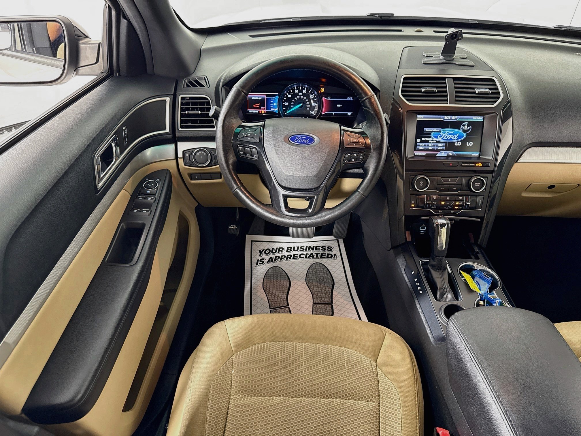 Used 2016 White Platinum Metallic Tri-Coat Ford XLT image 3