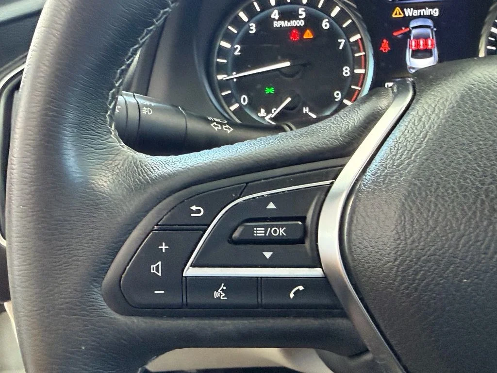 Used 2023 White INFINITI SENSORY image 23