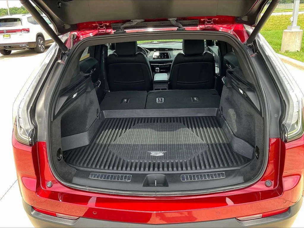 Used 2019 Red Cadillac Sport image 15