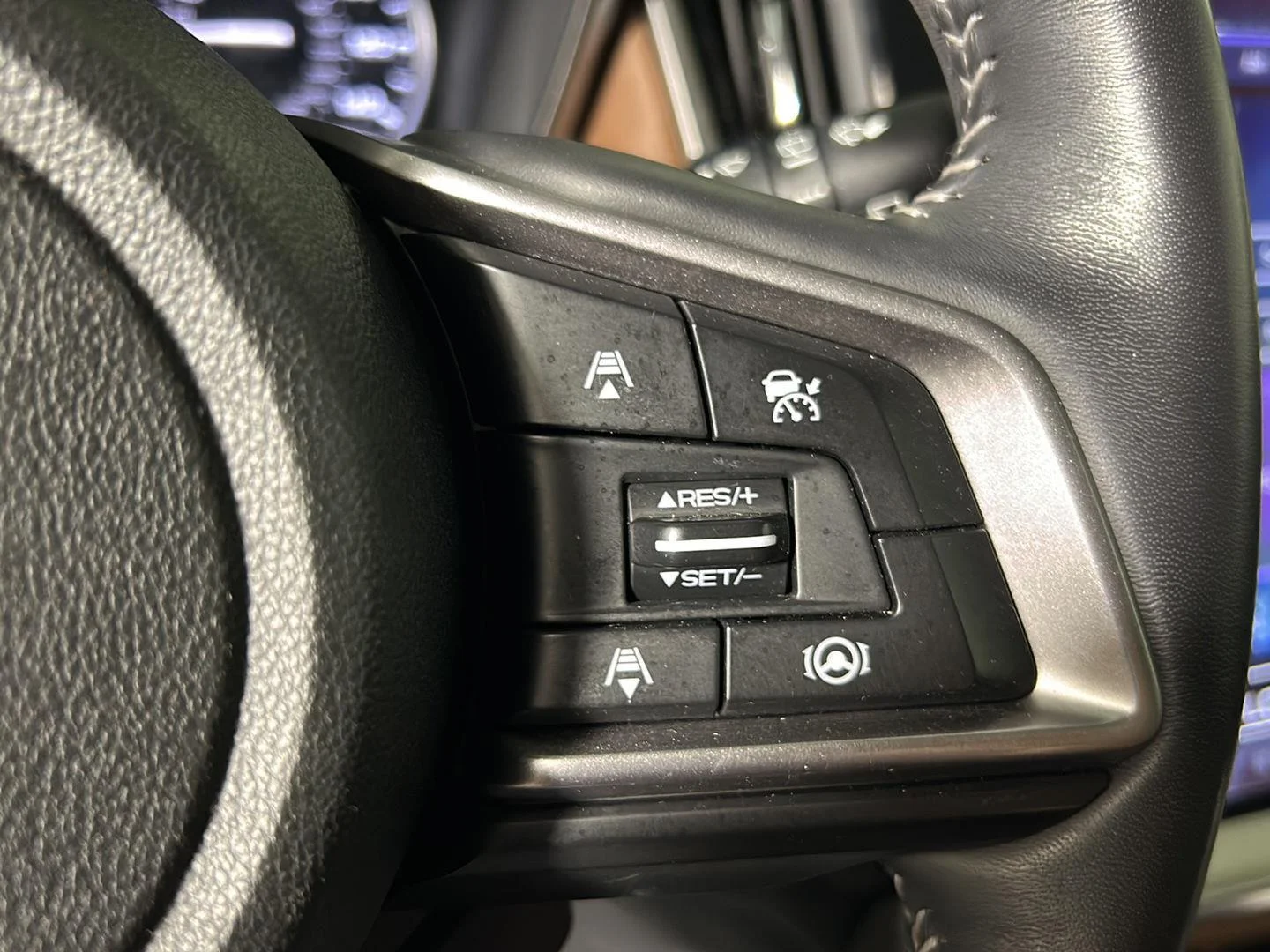 Used 2022 Autumn Green Metallic Subaru Touring image 23