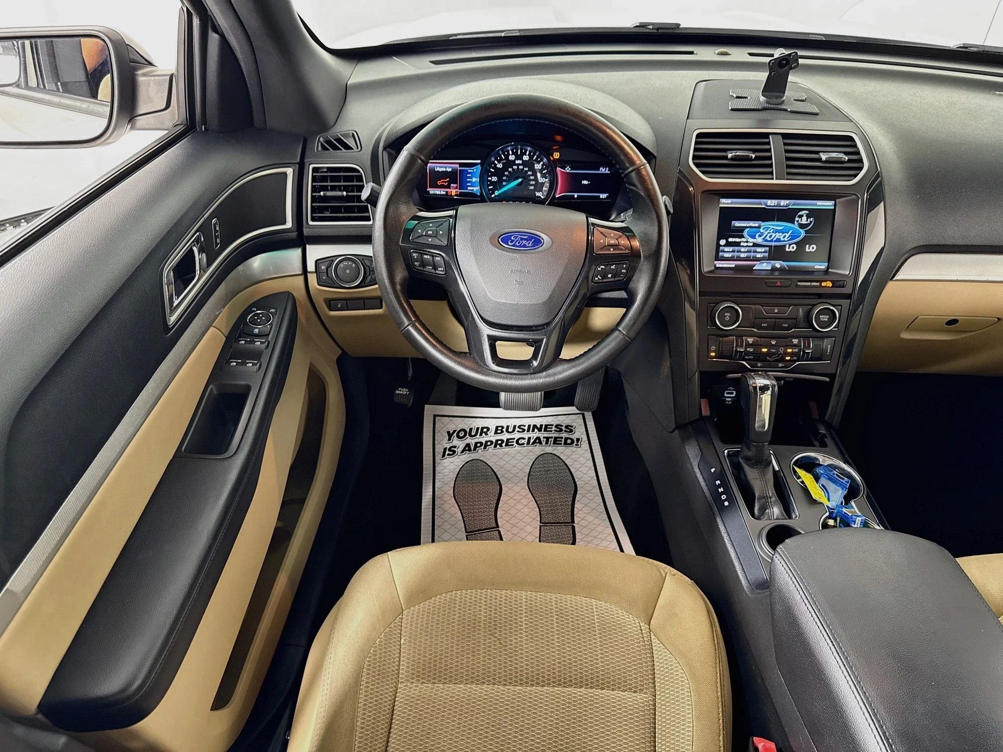 Used 2016 White Platinum Tri-Coat Metallic Ford XLT image 3