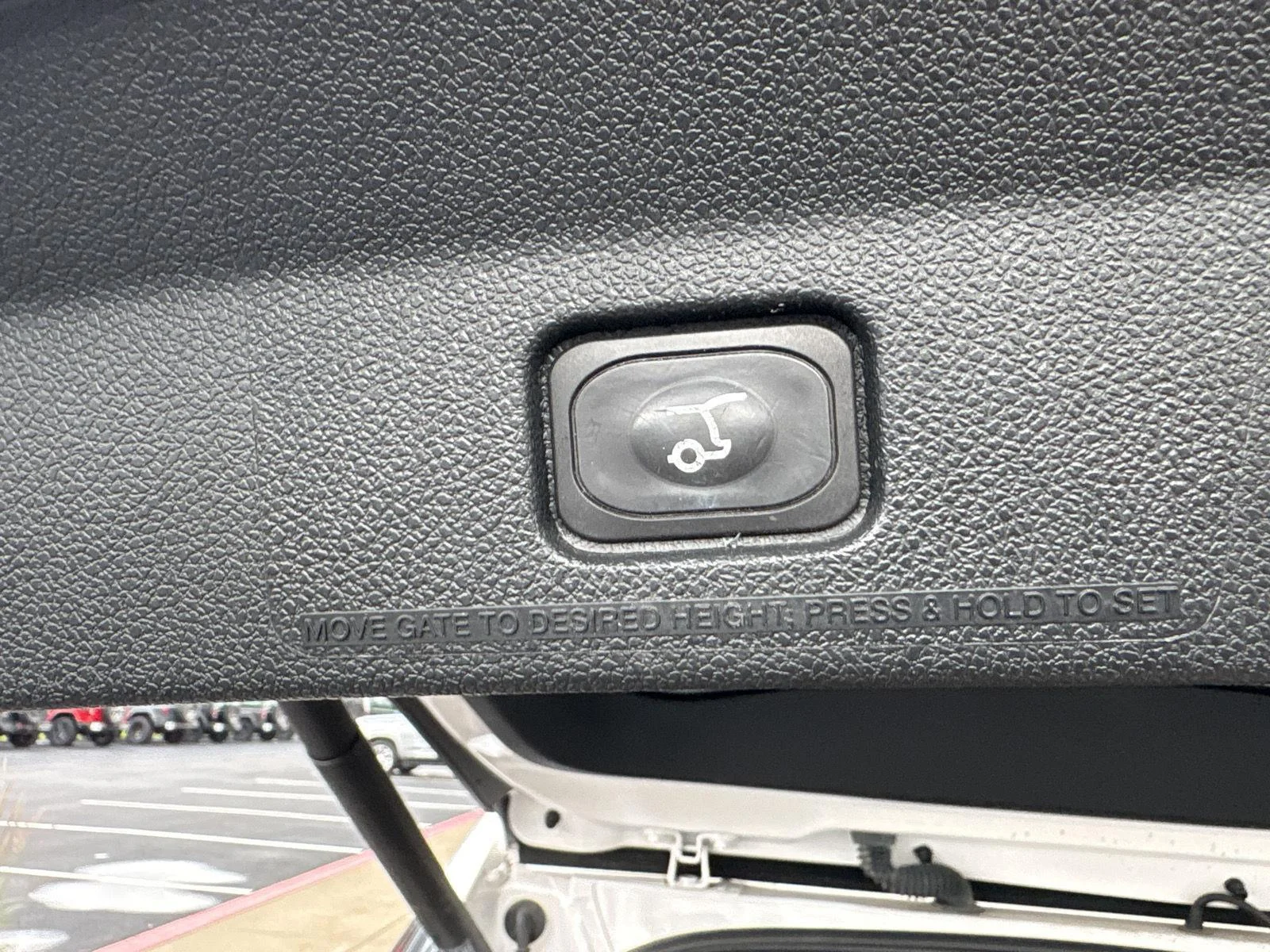 Used 2018 White Platinum Metallic Tri-Coat Ford XLT image 13