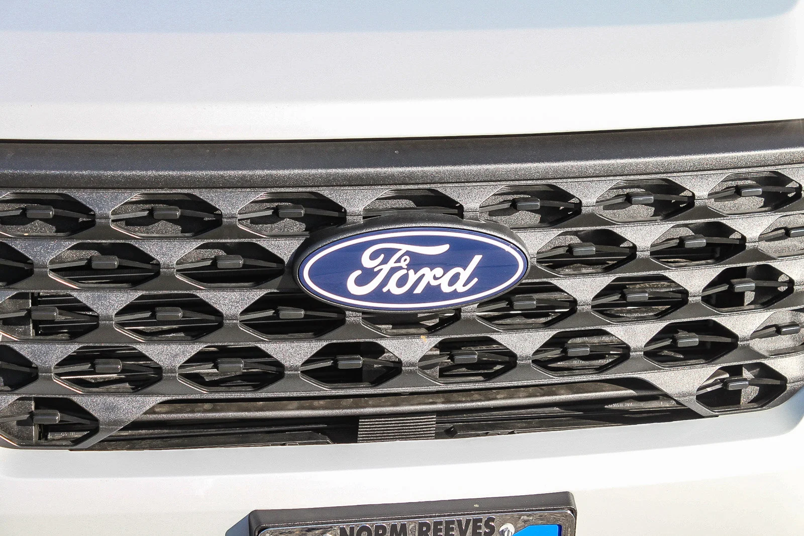 New 2025 White Metallic Ford XLT image 5