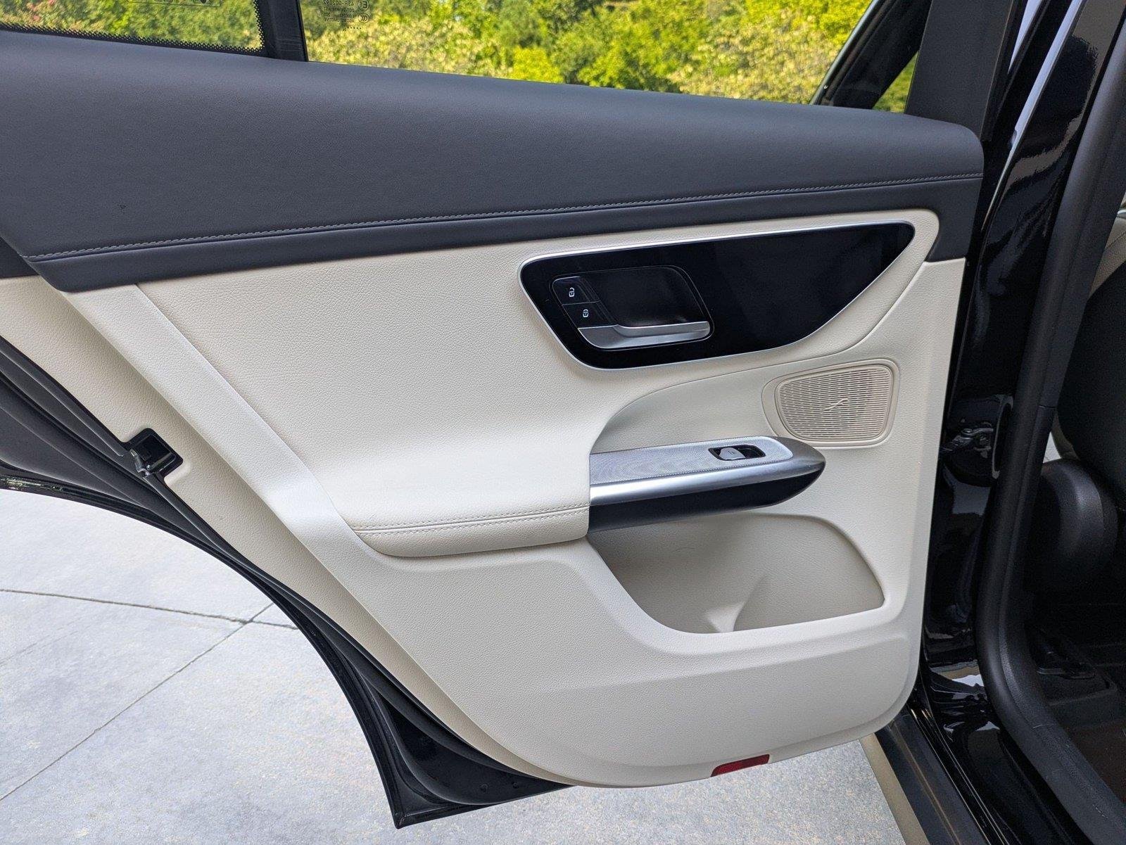 Used 2024 Black Mercedes-Benz GLC 300 image 25