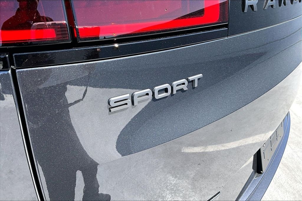 New 2026 CARPATHIAN GREY Land Rover Dynamic SE image 9