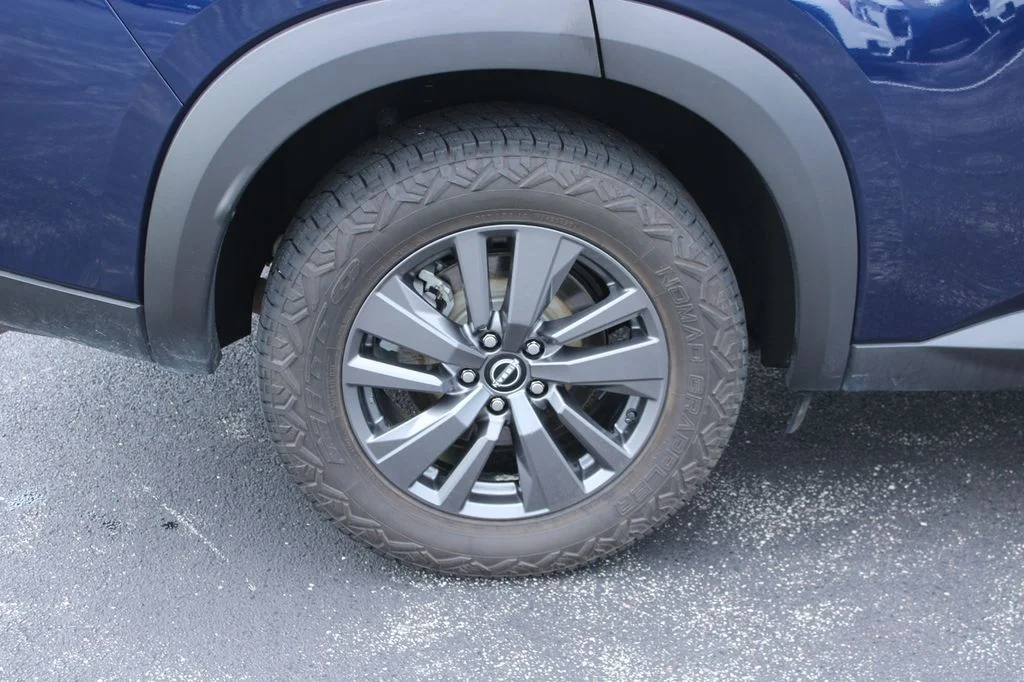 Used 2022 Deep Ocean Blue Nissan SV image 15