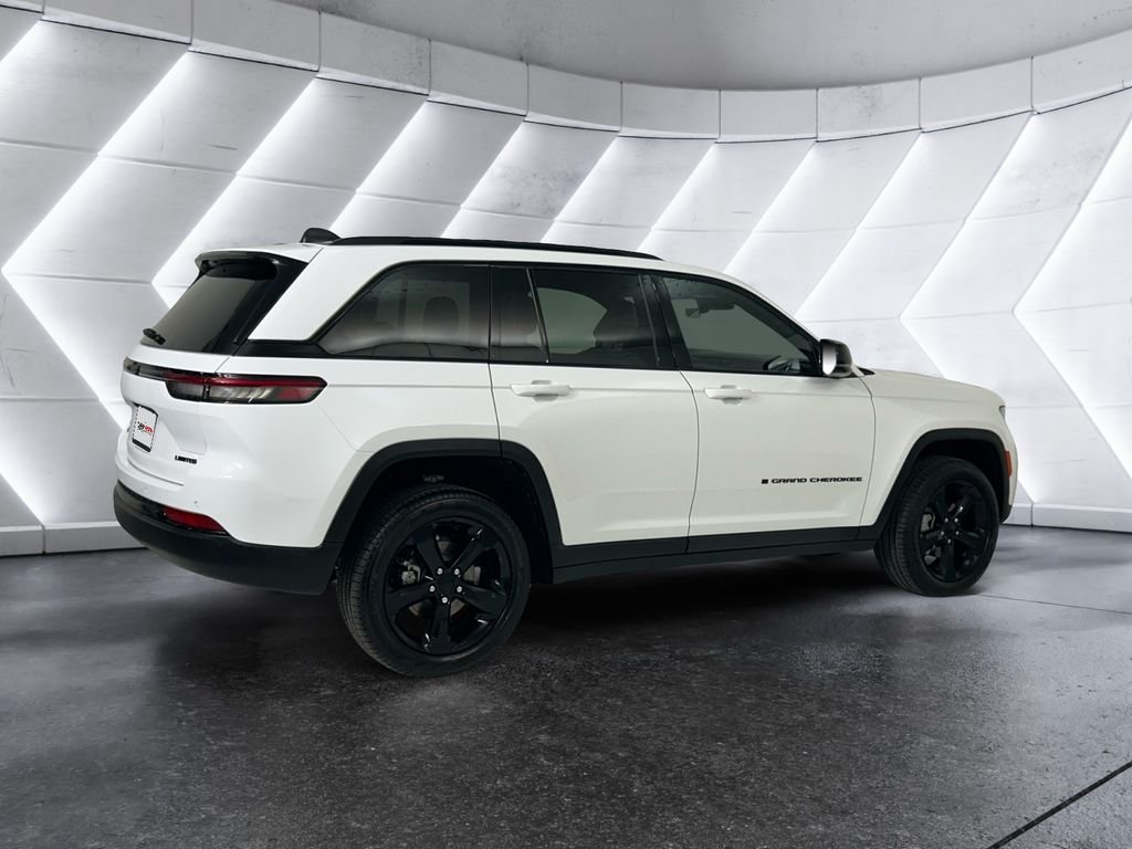 Used 2025 White Jeep Limited image 4