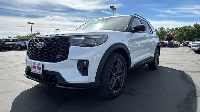 New 2026 Star White Metallic Tri-Coat Ford ST image 9