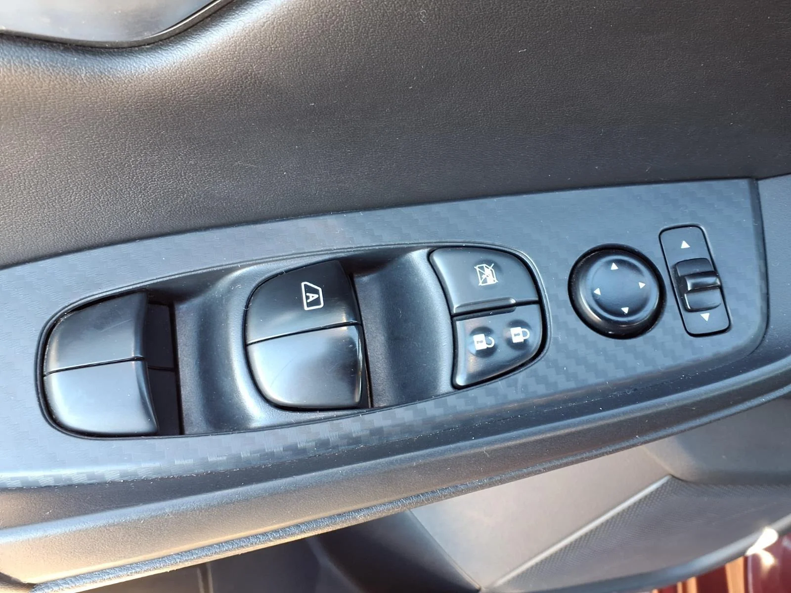 Used 2022 Rosewood Metallic Nissan SV image 8