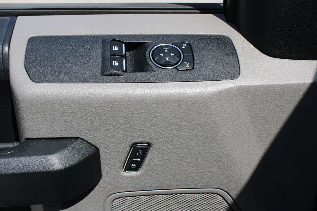 Used 2019 White Ford XL image 28