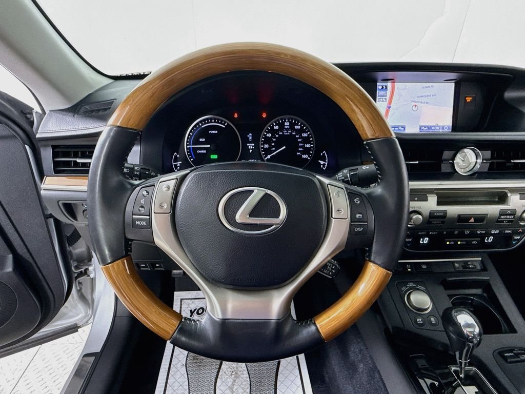 Used 2013 Silver Lining Metallic Lexus Hybrid image 16