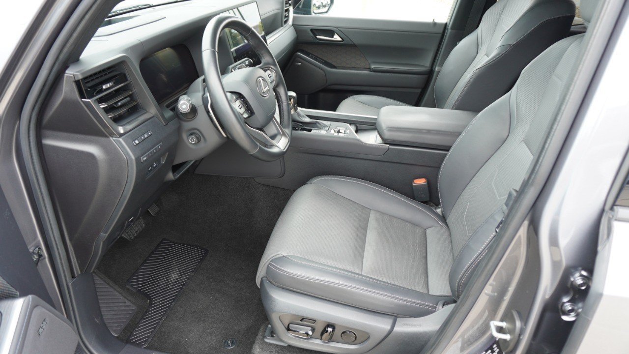 Used 2024 Gray Lexus GX 550 Luxury image 13