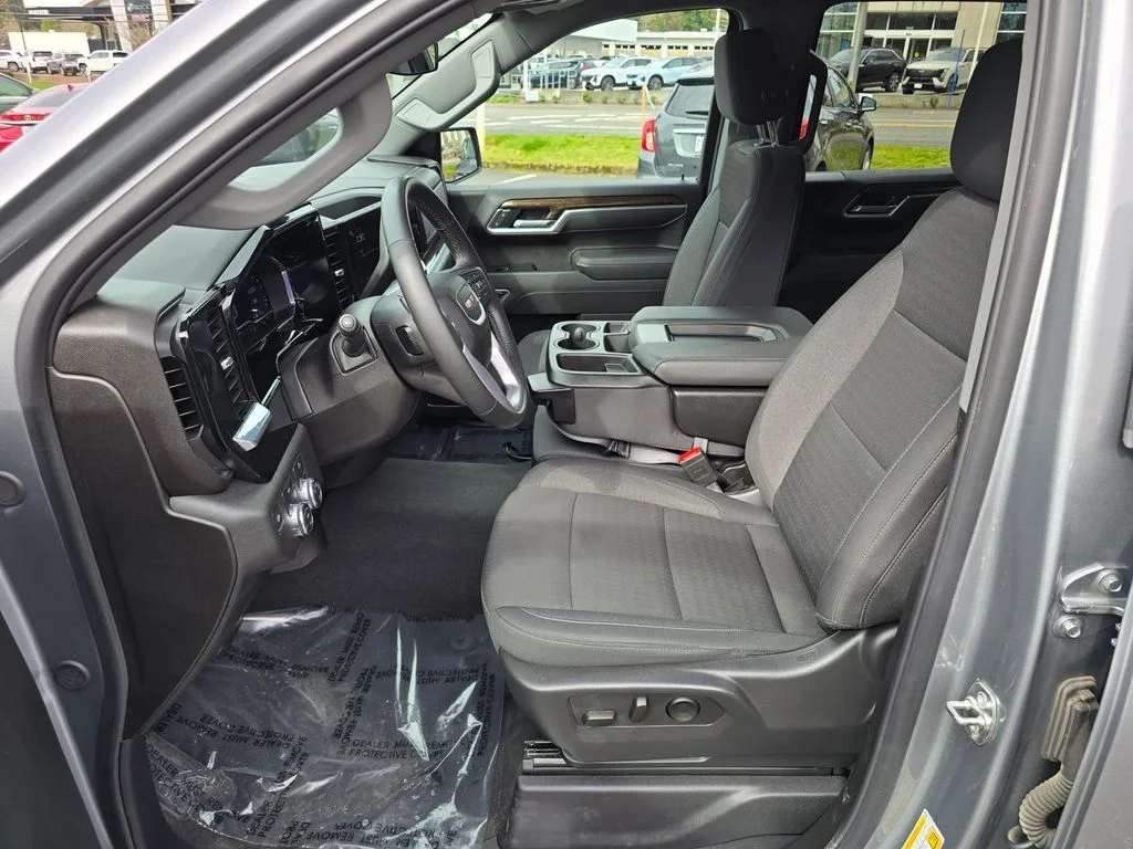 Used 2025 Sterling Metallic GMC SLE image 21