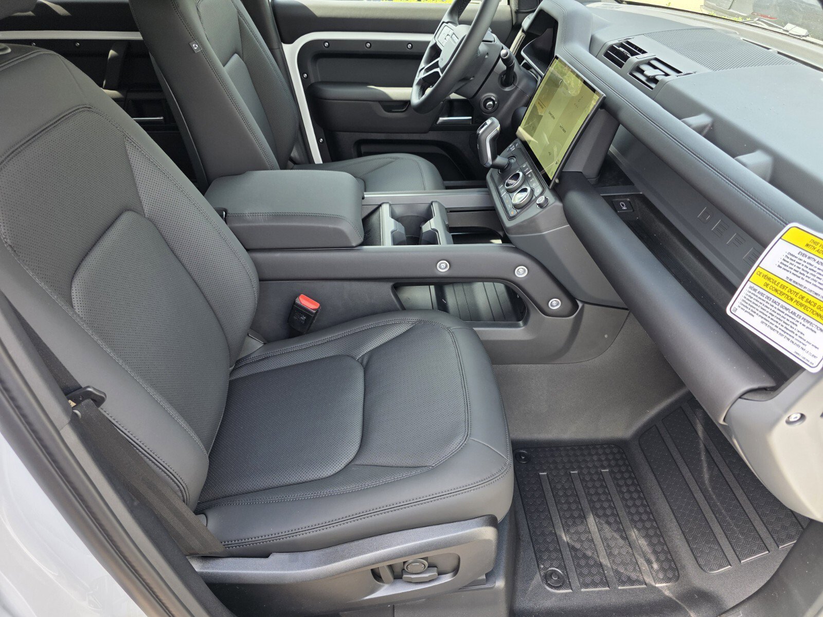 New 2026 Fuji White Land Rover P400 X-Dynamic SE image 3