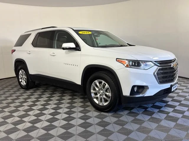 Used 2018 SUMMIT WHITE Chevrolet LT Cloth image 4