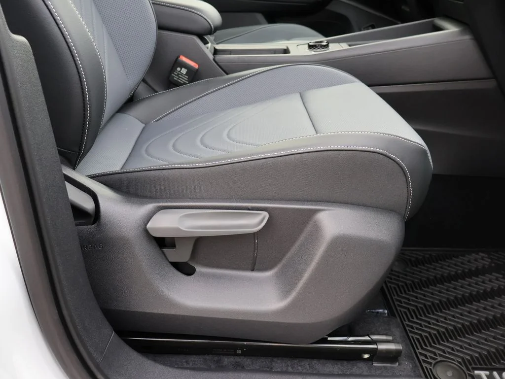 New 2026 White Volkswagen 2.0T SE R-Line Black image 13
