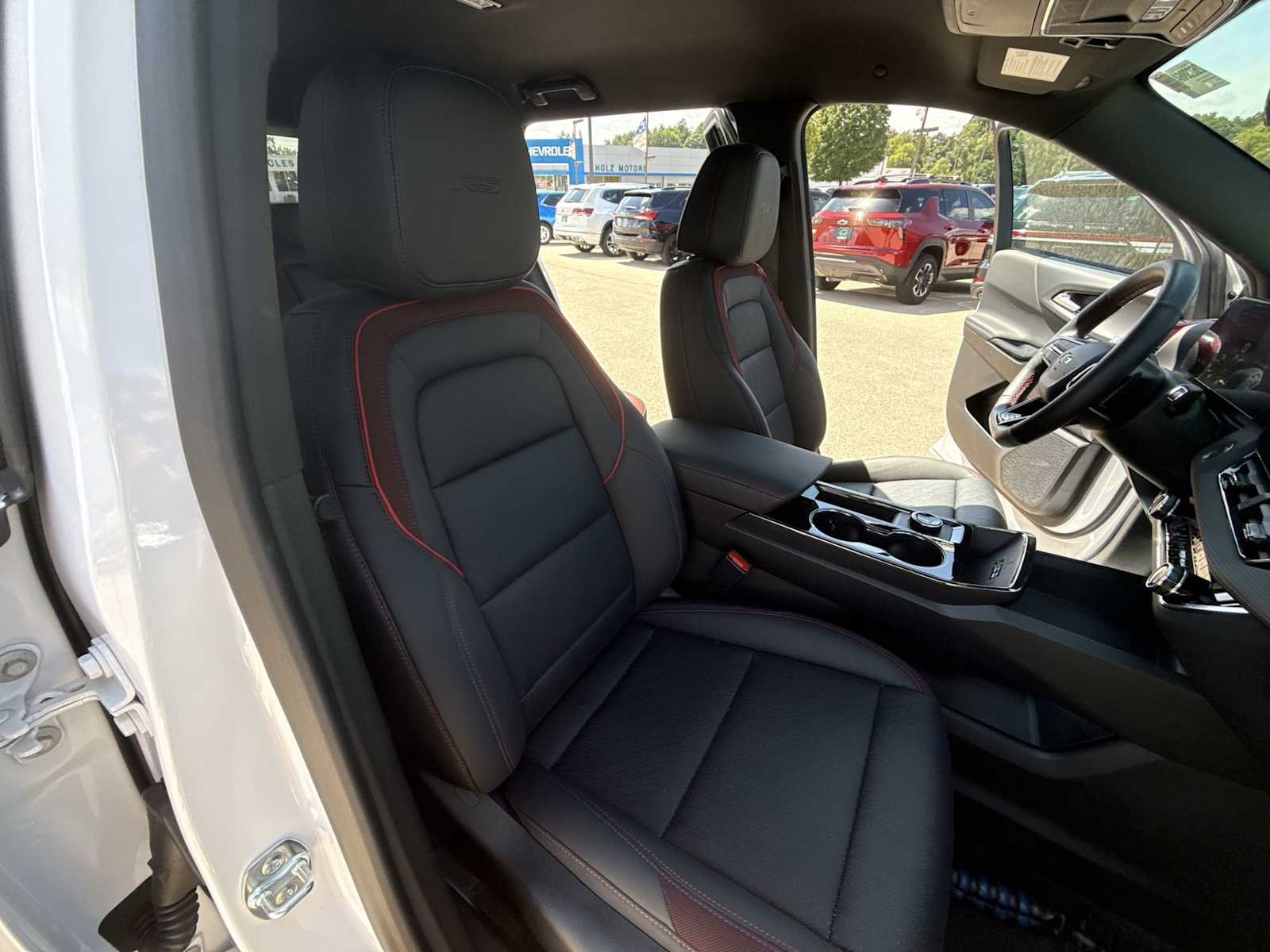 Used 2025 Iridescent Pearl Tricoat Chevrolet RS image 26