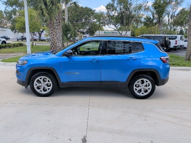 Used 2024 Hydro Blue Pearlcoat Jeep Latitude image 10
