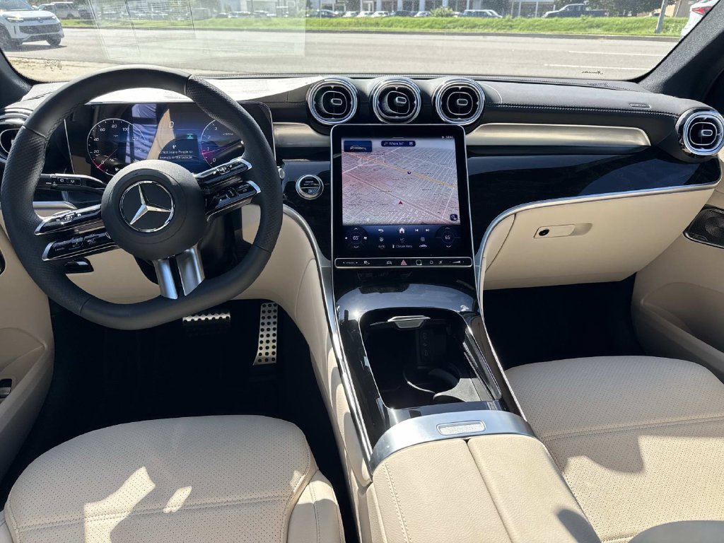 New 2027 Polar White Mercedes-Benz GLC 300 image 7