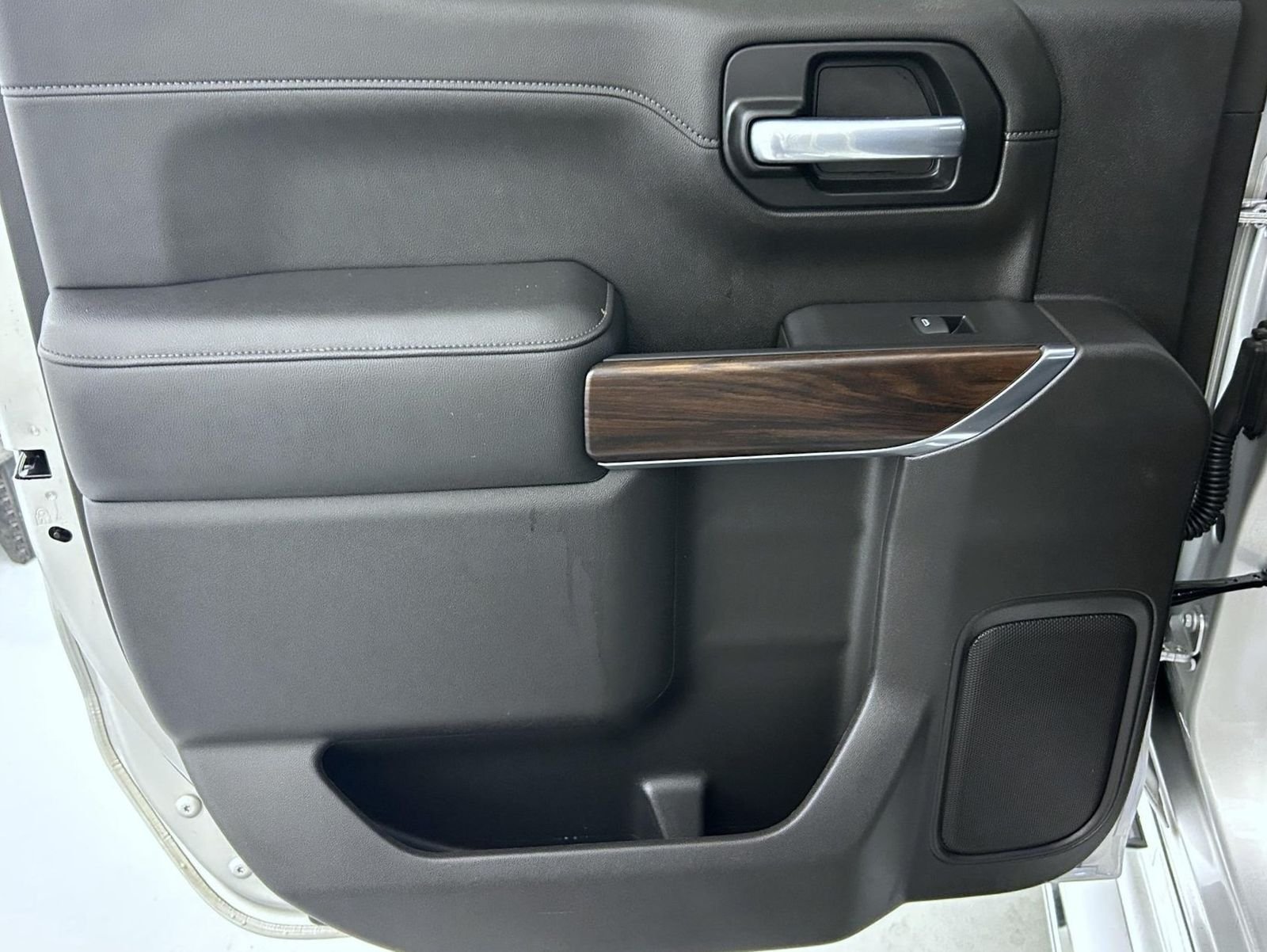 Used 2021 Silver GMC SLT image 20