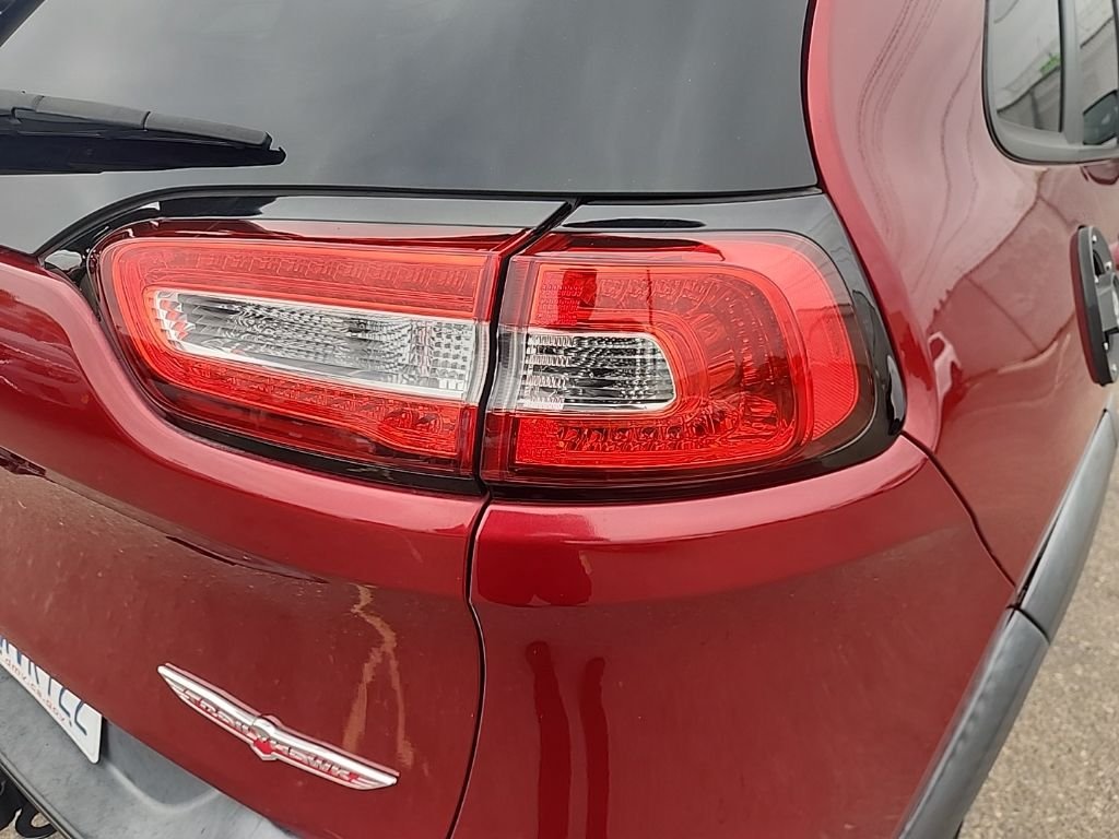 Used 2017 Red Jeep Trailhawk image 13