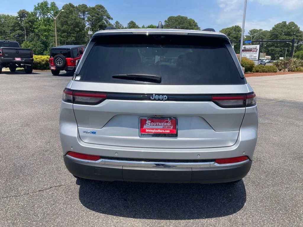 New 2024 Silver Zynith Jeep 4xe image 4