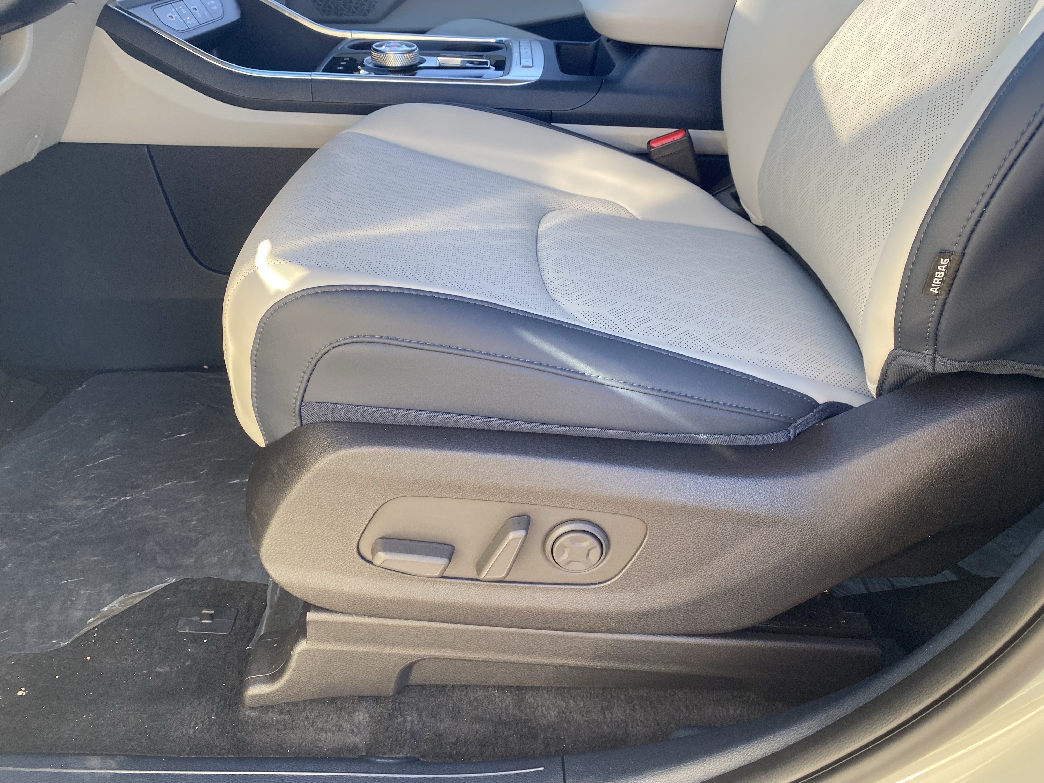 New 2026 Ivory Silver Kia EX image 19