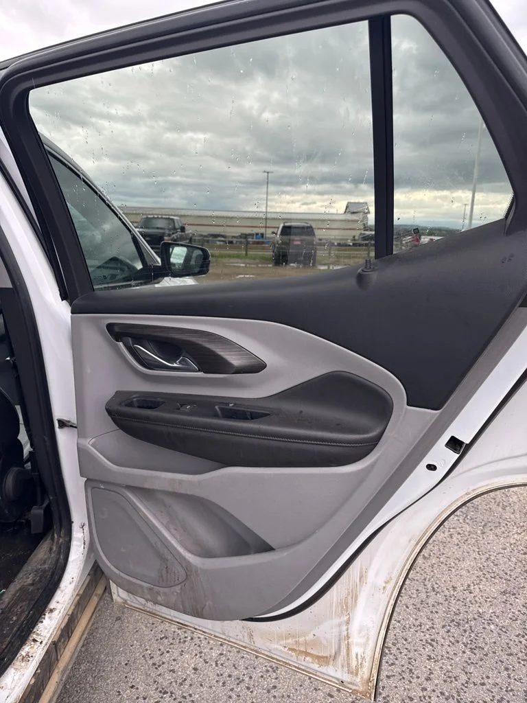 Used 2023 White GMC SLT image 23