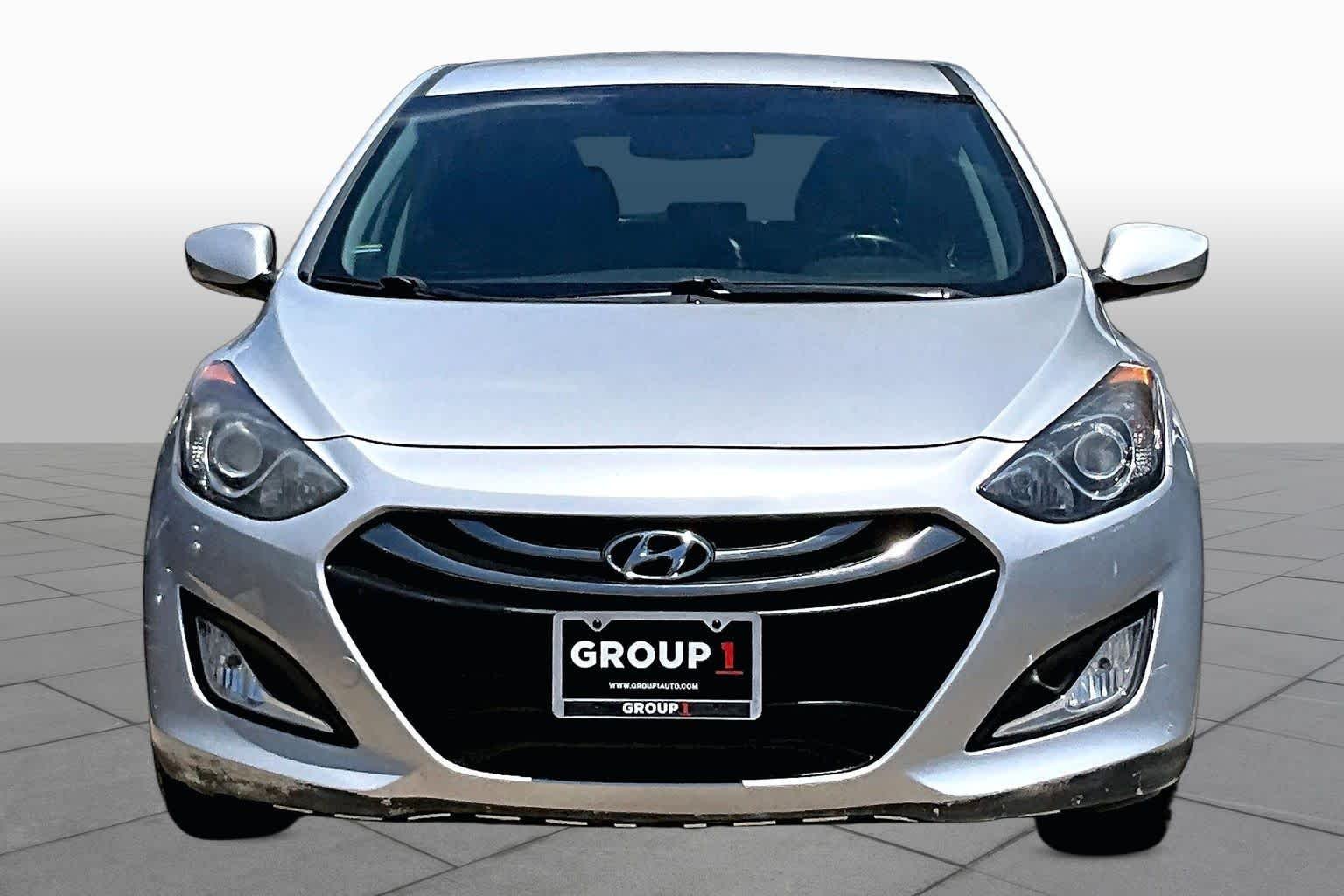 Used 2013 Shimmering Silver Hyundai  image 4