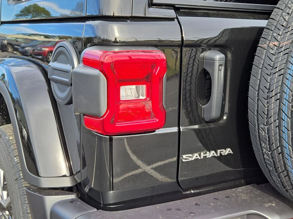 New 2026 Black Clear-Coat Exterior Paint Jeep Sahara image 9